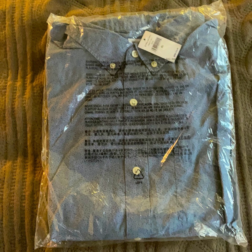 Gap button up new with tags poplin summer blue